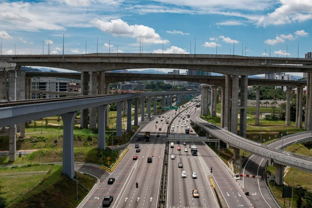 Featuring the highest superstructure at 56.4m height crossing over the MRT Sungai Besi-Kajang line and Cheras-Kajang Expressway at SUKE highway.